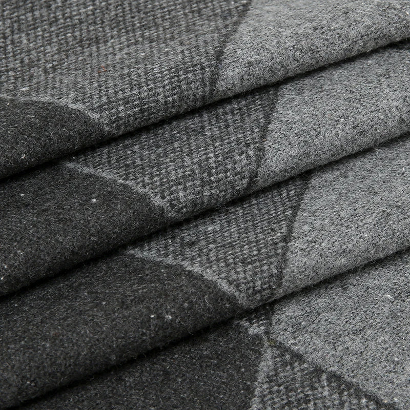 Elegant Men’s Cashmere Scarf – Thick & Cozy for Winter